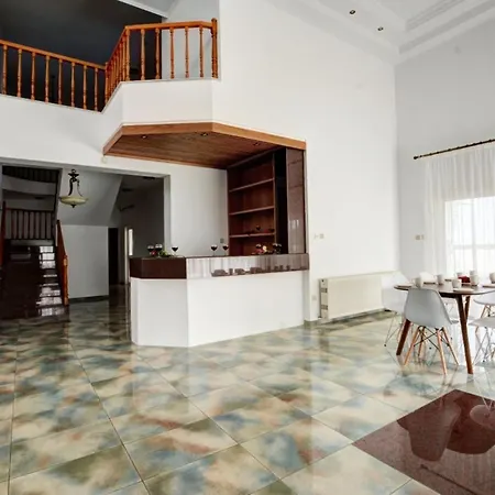 Chrisi Villa